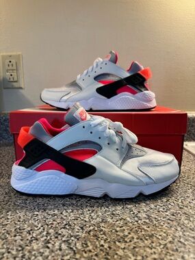 NEW Nike Air Huarache Mens White Infrared 23 Black Shoes DX4259 100 - SIZE 10
